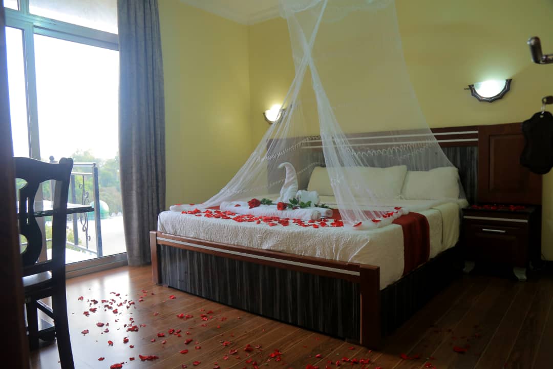 Queen room